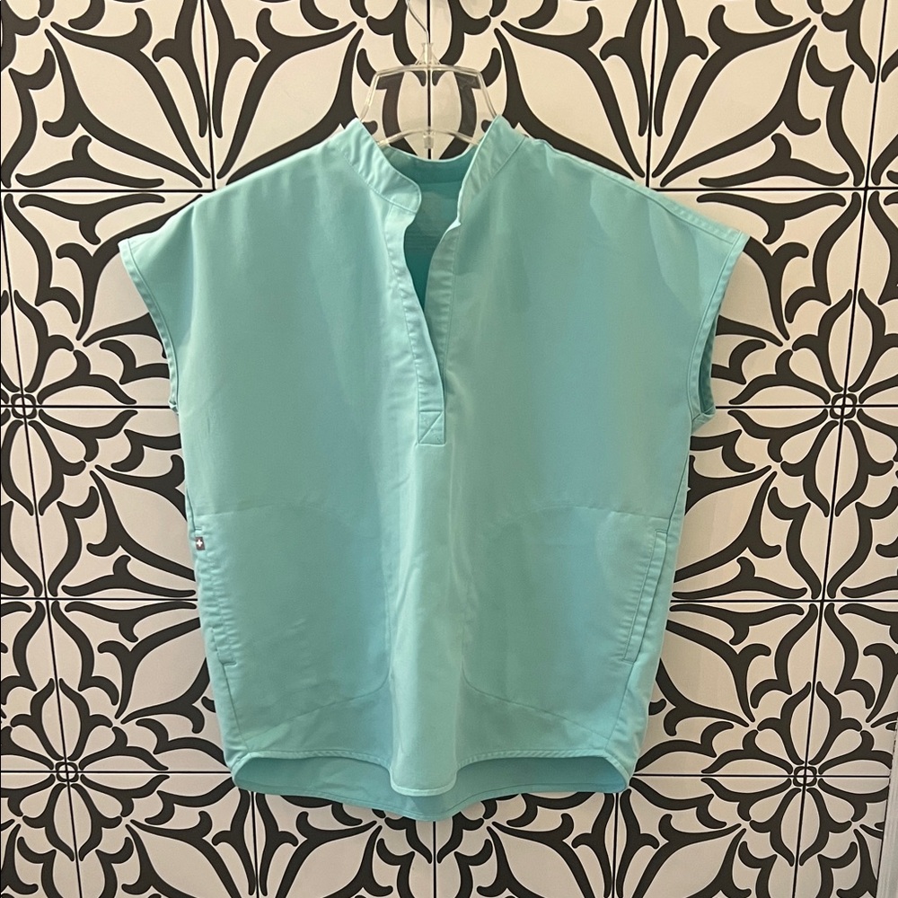 FIGS Rafaela oversized scrub top, light green, size XS
